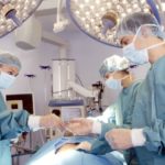 医者の手術着はなぜ白ではなく青緑色?そこには深い訳があった!
