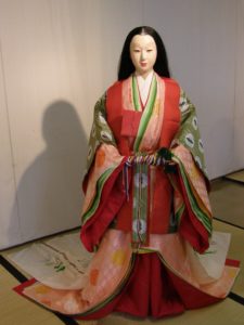 十二単は12枚着ない！意外な語源と誕生秘話 値段や重さも調べてみた