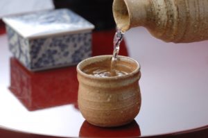 日本酒の賞味期限は？ 未開封で常温保存ならいつまで飲める？