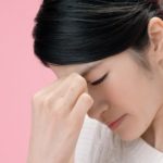 眼精疲労の解消法は?効果のあるツボとマッサージのやり方を解説