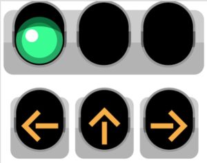 青信号と矢印が同時点灯！こんなとき車の運転はどうすればいい？