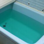 入浴剤を入れて追い焚きしても大丈夫?風呂を傷める原因になる?