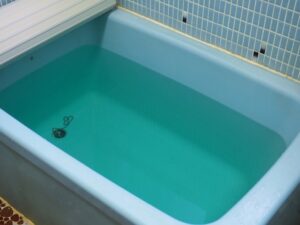 入浴剤を入れて追い焚きしても大丈夫?風呂を傷める原因になる?