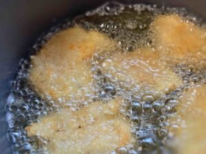 揚げ物の油を使い回しにするときの上手な保存法を教えます