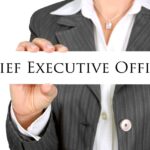 「CEO」と「COO」はどっちが偉い?意味と使い分けもわかりやすく解説