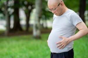 お腹が出る原因は?男性40代のぽっこりお腹を引き締める方法