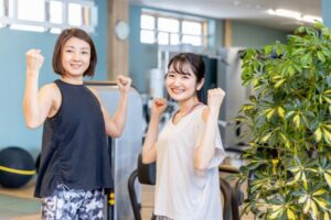 姿勢を正すと痩せるってホント？話題のやせ筋トレのやり方【動画有】