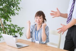 誰でも使える簡単な褒め言葉!女性が仕事で言われて嬉しい言葉とは?