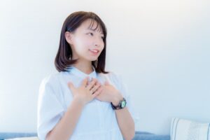 目が泳ぐ女性の心理とは?知っておきたい心のサインをわかりやすく解説