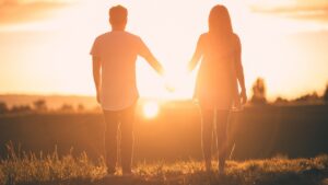 好きなのに告白しない男性の心理とは?告白させる方法は?
