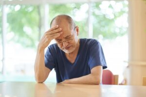 物忘れがひどい50代男性の原因と対策は？認知症との違いも解説