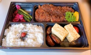 コンビニ弁当 廃棄したものをもらうことはできる?それとも違法?