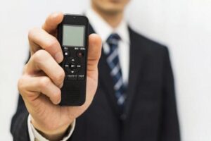 電話を勝手に録音するのは法律上問題ない？それとも違法？