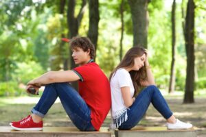 彼女との会話が続かない!原因と別れを回避する効果的な方法