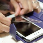 スマホやタブレットの液晶フィルムにできる気泡の取り方を教えます!