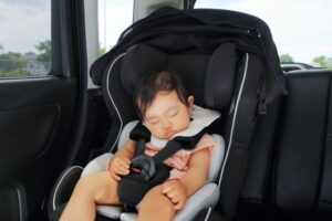 赤ちゃん忘れ症候群とは?車内子供置き去り事故の原因と予防法も解説