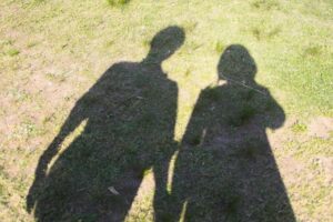 帰り際にそっけない男性の心理とは?意外な理由と見抜き方