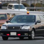 覆面パトカーの赤色灯はどうやって出るの?仕組みをわかりやすく解説