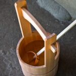 「風が吹くと桶屋が儲かる」とはどういう意味?由来や使い方も解説