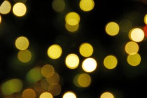 「蛍の光」は日本では大晦日、海外では新年に歌うのはなぜ?