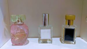 香水の匂いを消す方法は？体、服、部屋〜ケース別に紹介します！