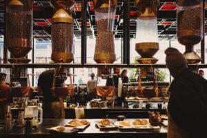 「カフェオレ」と「カフェラテ」の違いは？味や選び方もわかりやすく解説